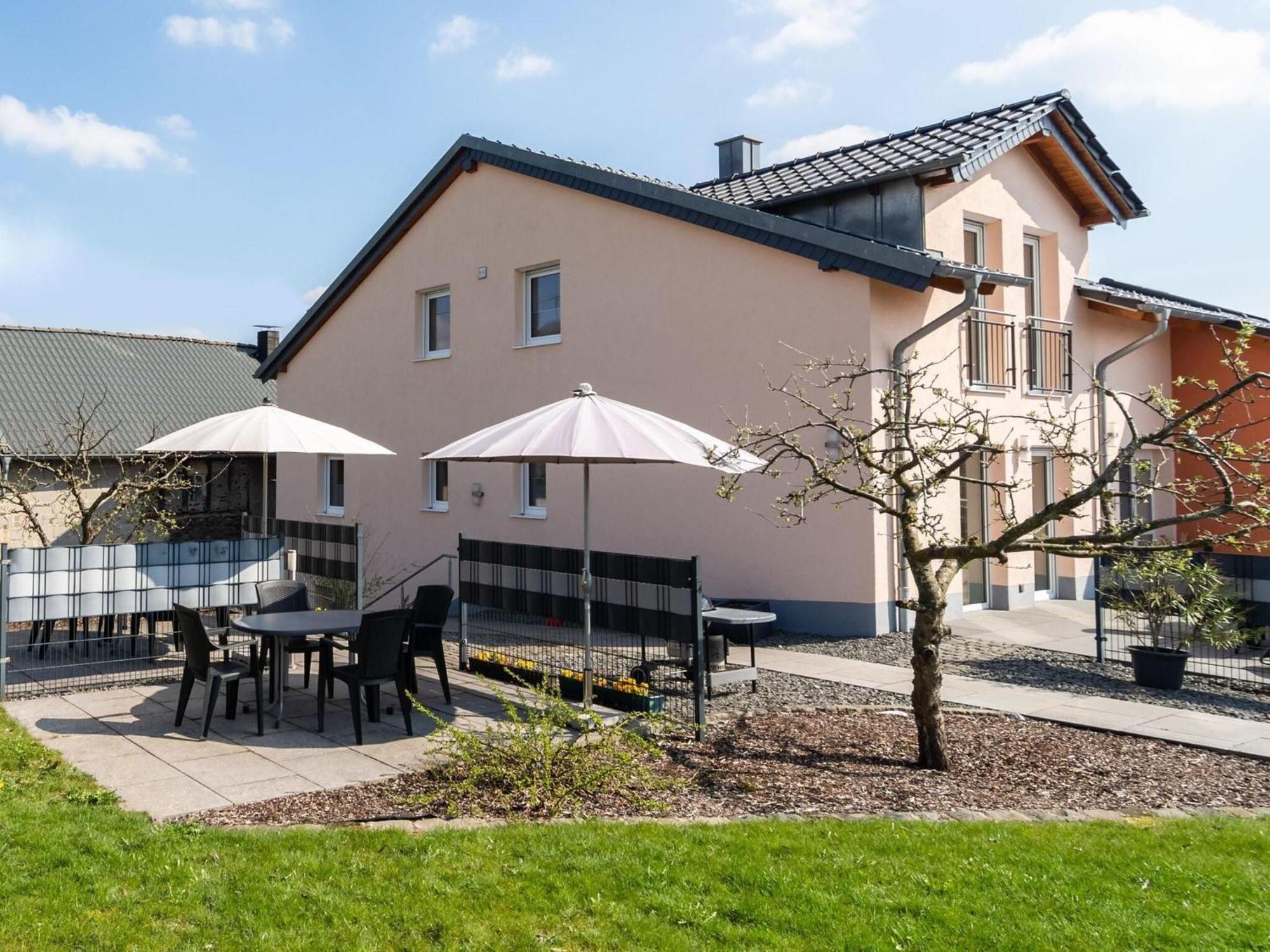 Lovely Modern Apartment With Private Terrace Ellscheid Eksteriør bilde