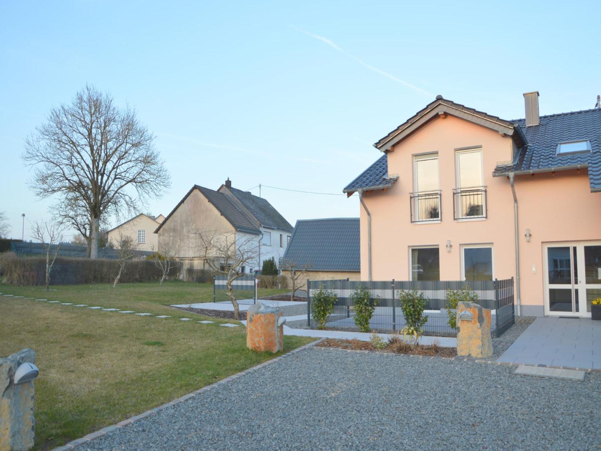 Lovely Modern Apartment With Private Terrace Ellscheid Eksteriør bilde