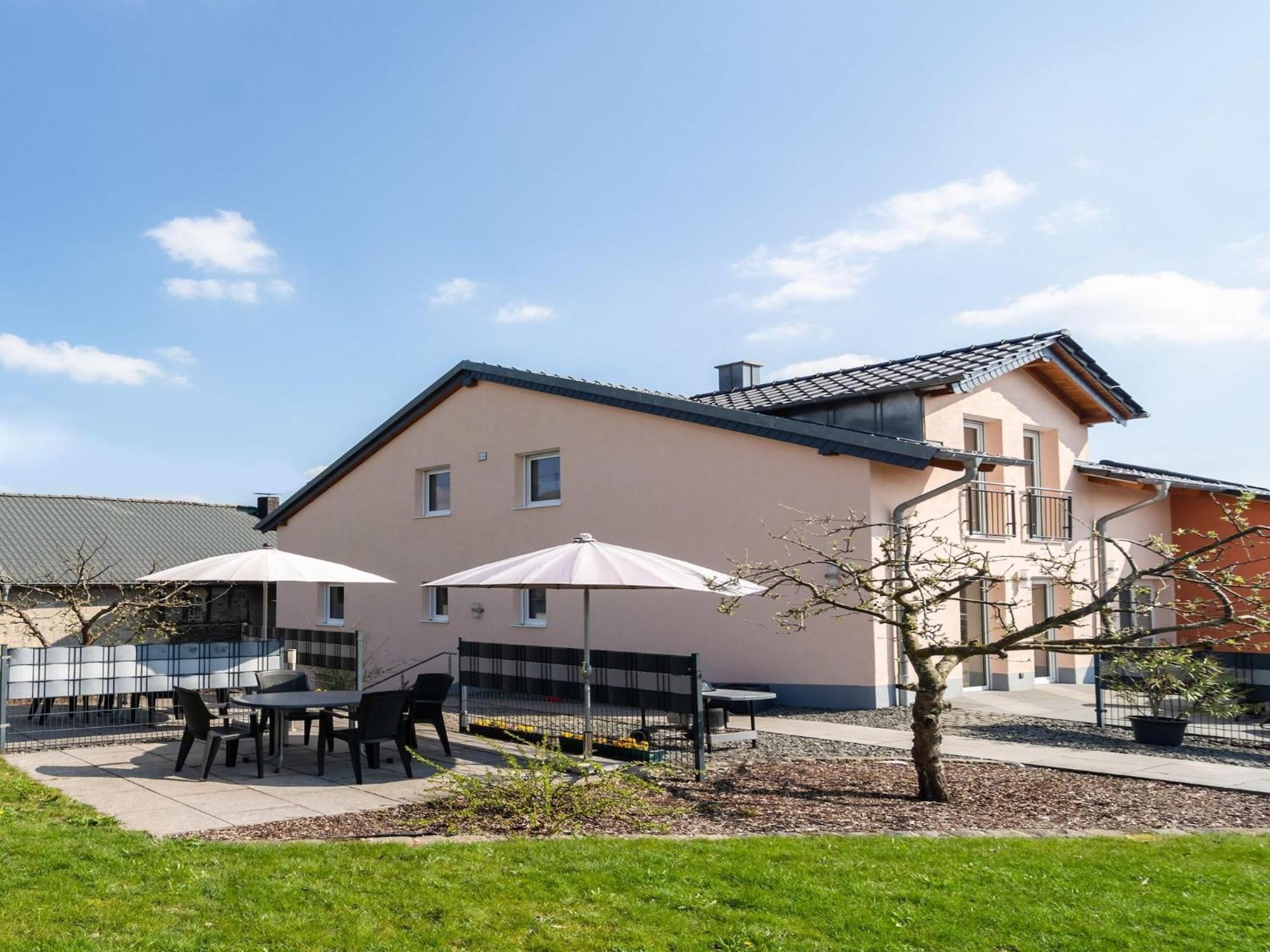 Lovely Modern Apartment With Private Terrace Ellscheid Eksteriør bilde